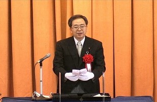 祝辞を述べる斉藤大臣